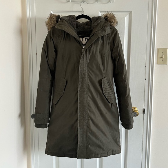 TNA Summit Parka in Dark Olive - Picture 1 of 3